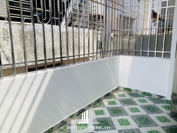 Siêu phẩm 4 tầng khu Văn Cao – Cầu thang máy full kính cực đỉnh