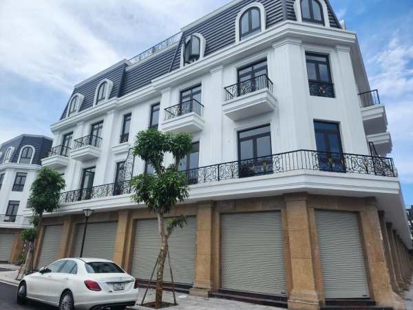 Bán nhà căn liền kề xây thô Hoàng Huy Mall (đối diện khách sạn sinh viên), Lê Chân, Hải Phòng